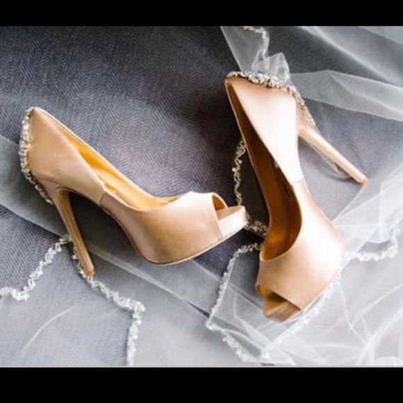 Badgley Mischka Kiara Satin Platform Pump - Picture 1 of 3